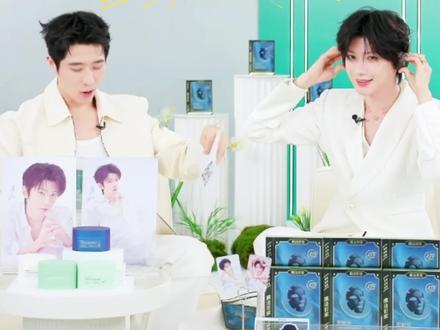 本色出演哈哈哈
#云熠 #小情侣 #直播 #互动 #搞笑