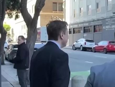 特朗普忍不住抱怨说,你们这也太不够意思了,来的时候一群人热热闹闹的#军事科技 #军事科普 #军事迷 #大国重器 #军事爱好者