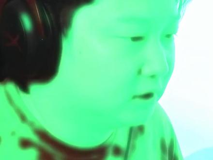 Fett教练的彩六盐湖城Major预测作业来啦!!! Fett教练是一位从小在美国长大的华裔彩虹六号北美赛区前职业冠军教练,在2024年第一赛段时服役于BeastCoast俱乐部,招揽了一批从其他俱乐部被下放的职业选手以及出道新人,全新阵容组建后仅经过三个月时间就夺得了彩六世界级比赛《2024年曼彻斯特Major》的冠军。而Fett教练这次的夺冠达成了他自己“成为世界最强”的目标,所以就马上退役了开始攻读生物医学博士学位来推进他的下一个“改变世界”的目标,同时开始自己的内容创作/主播生涯,为帮助过自己的彩六职业同伴们创造出一个更好的彩六电竞生态。
#彩虹六号CNL2026