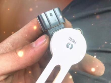 上汽大通不着车,更换刹车灯开关,匹配操作。