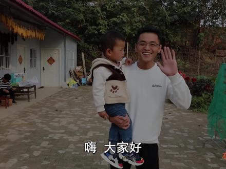 2岁宝宝给妹妹送生日礼物!一见面冷不丁提个问题,让叔叔很尴尬