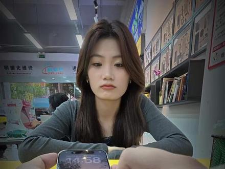 17Pro屏幕意外摔裂,外玻璃分离再贴合完美搞定!
#手机维修 #第一视角 #苹果手机 #极修匠华强北店