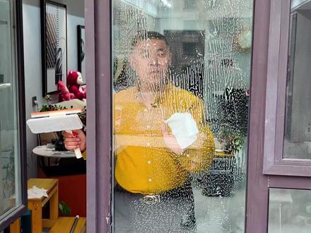 高层窗户难擦都知道,外窗够不到还擦不了,这个擦窗器太省事了!擦刮一体 #三合一擦玻璃神器 #擦玻璃神器家庭必备