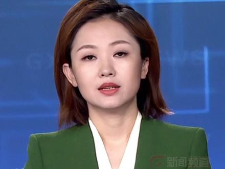 边开车边看直播,双手离开方向盘喝水,交通部门:涉事大巴车司机已被客运公司辞退 #大巴车司机行为处罚 #公共安全#媒体精选计划 (来源@大风新闻)