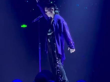 上海ff,舞蹈功力还得吴建豪~ 非常有范~#现场版live #演出现场 #前奏一响拾起多少人的回忆 #嗨翻全场 #F4上海演唱会