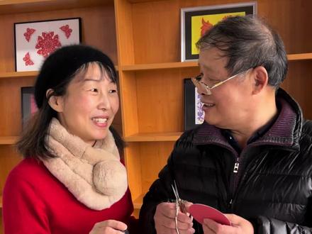 剪纸还原战国玉佩,剪纸传承人现场指导教学,只要2分钟,一遍就能学会。#非遗 #剪纸 #剪纸教程