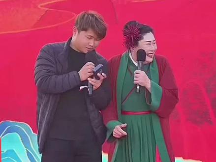 王婆说媒现场 24岁江苏连云港舞蹈老师跳的舞蹈太过妖娆了#万岁山武侠城 #王婆说媒 #开封王婆 #万岁山王婆说媒 #春节就去万岁山吧