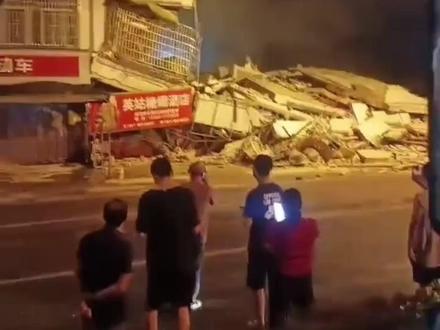 柳州地震捐款名单曝光,年入上亿明星“集体沉默”,郭晶晶没说错
