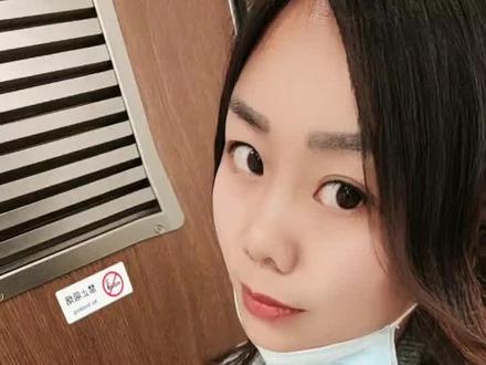 去上海的火车上,来上大号进来看到这一幕却不敢拉,火车上厕所孔都这么小,难道在火车上大家都拉稀的吗😂#搞笑