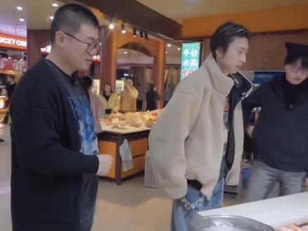 新一期这段笑成🐶了我
#食不言 #蒋易 #吕严