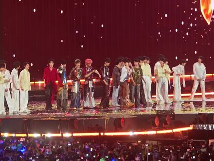 因为一颗真心,认识了一群人。永远都会为群像感动。 2025.12.27 新音随舞 等你的回答
#tf家族 #新年音乐会 #新年音乐会tf家族 #时代峰峻 #等你的回答