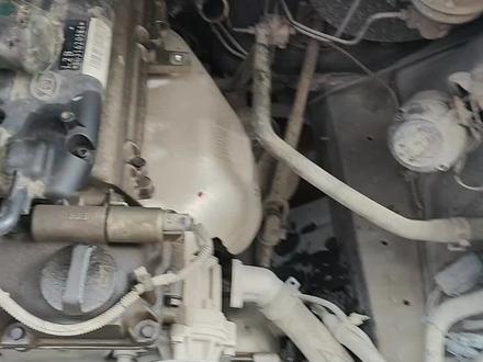 五菱宏光1.5 1.2节温器安装的位置。