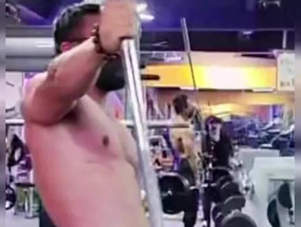 第一次参赛亚洲纪录、第二次世界纪录!十年街健无人问一招卧推天下知!他叫刘三乐!我称他健身界修仙者!金丹期#第一次参赛亚 这谁顶得住啊 #街健 #精神氮泵