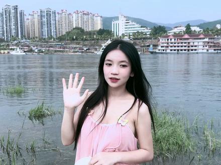 18岁的外国媳妇第一次来中国,感觉中国太美啦!#外国人在中国 #情侣日常 #怀孕日记 #真我15 #外国小姐姐