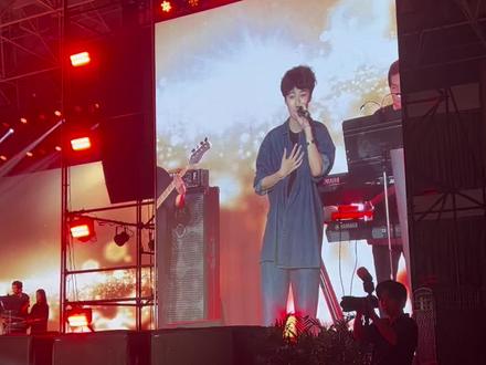 长得帅 喜欢程度:10%
会唱R&B 喜欢程度:100%
是女生 喜欢程度:10000%
@果宝特攻23_
#陶喆#天天 #浙江音乐学院 #浙大城市学院 #现场版live@DOU+小助手