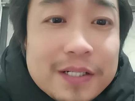 虽然说脱口秀的那位不是什么好玩意,但是这局我支持他。