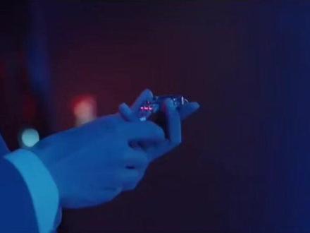 爱而不自知! 不管怎么说樊霄戴上表就没有摘过!