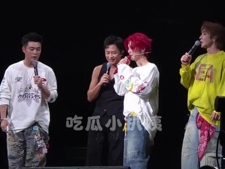 #跑男学这么精彩吗#话题登上热搜,鹿晗演唱会合照引热议 #鹿晗 #奔跑吧 #五哈 #邓超 #李晨