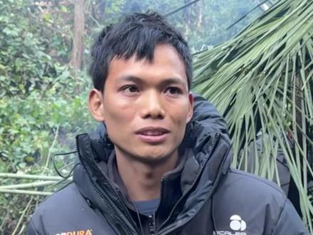 荒野求生决赛第6天,建弟因身体不适遗憾退赛,称昨晚肚子疼了一晚上没睡,吐槽决赛场地物资少,“满山的道具,都是空空如也”#荒野求生 #建弟 #张家界