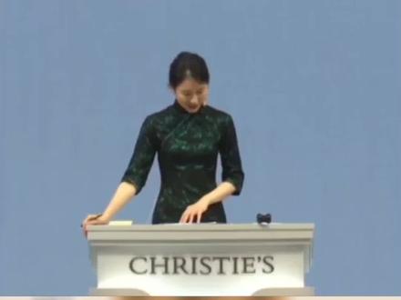 陈良玲幽默名场面
现场无人出价 女神高情商缓解尴尬时刻 “我们印图录也得花钱啊 都很辛苦的 为这场拍卖做准备”大家出个价吧!#陈良玲 #佳士得 #名场面 #幽默 #收藏爱好者