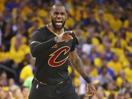 骑士该退役詹姆斯的球衣吗? #詹姆斯 #nba