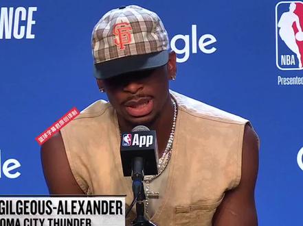 克里斯·保罗场边观战西决G2
赛后亚历山大特别感谢了保罗