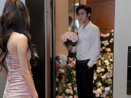 “哪有男孩子送女孩子电梯的”