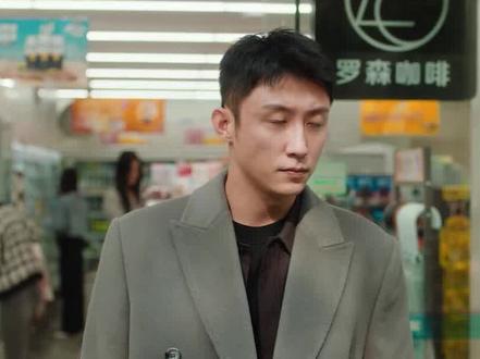 剧情雷人老土,咱奶也写不出这么老土的剧啊! #网剧冬至 #黄景瑜 #孙千 #捞月狗APP上都是恋爱脑 @捞月狗APP