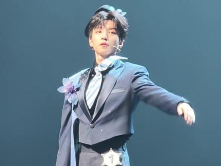 一步一脚印的王俊凯,“是我三生有幸能喜欢你” #王俊凯 #王俊凯话剧 #趁世界还年青 #演员