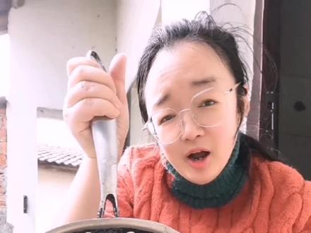 快过年了,我家这口锅用了很多办法也没能洗干净。真是夜不能寐,朋友们你们有其他办法去除吗?