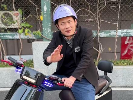 第8集,陶牛星空牛M10,7255的蓝德控配得上2000w的全顺电机!难道80码的速度追不上喜欢的人吗? #性价比高的电动车推荐 #深圳电动车@我要上热门