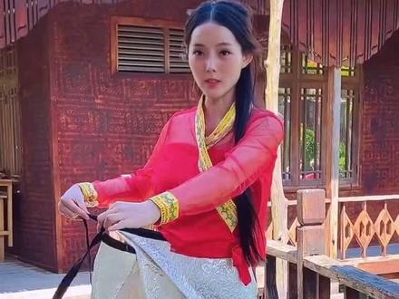 缅甸🇲🇲隆基,也叫裙子👗床单😅教你穿床单!#缅甸🇲🇲女孩 #中缅边境 #翡翠 #热门