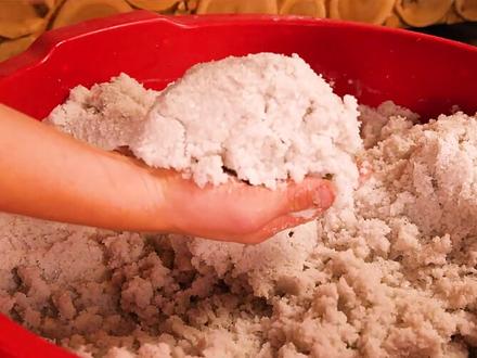 用300斤盐烤一个巨型鸵鸟!
#美食#美食教程 #美食推荐#抖音美食#抖音美食推荐官 #烤鸵鸟#鸵鸟#制作过程#美味#盐烤#鸵鸟肉