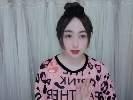 恭喜杨紫开年拿到PRADA高奢代言,工作室转发微博被审核10个小时 #杨紫 #杨紫prada彩妆及香水代言人