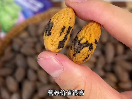 第一次吃这个来自诸暨的#香榧 香酥可口又美味,今年的新货!口感醇香独特,真的可以试试!#坚果 #炒香榧 #香榧子 #好吃到停不下来