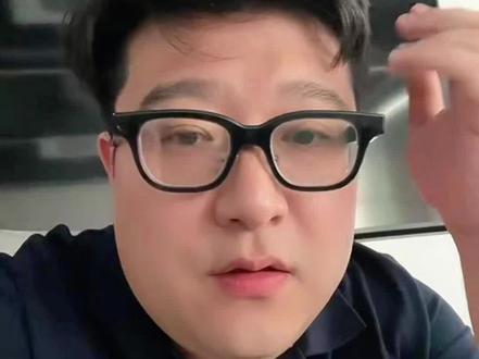 救命!原来提示词这么简单,店主闭眼抄作业 谁还在骂 AI 是人工智障啊!!
明明是你的提示词没说对,纯纯冤枉 AI 了🤦♀️
总有人跟我说:
“豆包帮我出个餐饮方案”
“豆包帮我做个人格化”
问半天连卖啥、啥风格都不说
AI 再厉害也懵啊!
今天教所有实体店老板一个零门槛提示词技巧
只要你会说话,就能用👇
#AI提示词 #豆包ai #实体店引流 #餐饮短视频文案 #冯老帅了
