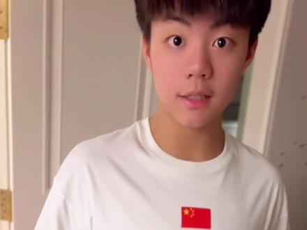 事实证明双胞胎的脸刷不开对方的手机😓戴了假发也不行😂 还好有C少!B姐跳舞视频…且看且珍惜