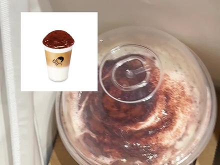 这款属于味道满分,卖相0分!!!但味道其实跟之前那几款是一样的,提拉米苏英红啥的也是这个味道,奶盖确实很轻盈,但是图文不符有点夸张了。。#喜茶 #喜茶新品 #空气马斯卡彭 #奶茶 @抖音创作小助手 @抖音小助手 @抖音 @DOU+小助手 @DOU+上热门