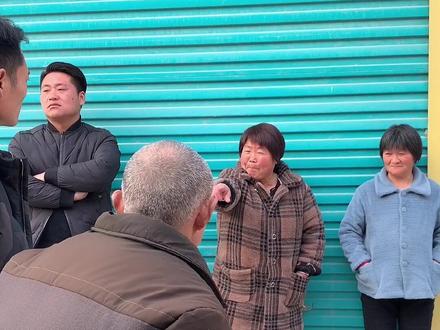 吃着东西都堵不住游得五的嘴#农村搞笑段子 @游得六【游三大哥】 @大表妹(尊师游三)