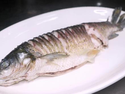 过水鱼,家常做法,鱼肉脆嫩,汤汁开胃,非常巴适 #美食教程 #家常过水鱼 #跳水鱼 #家常菜