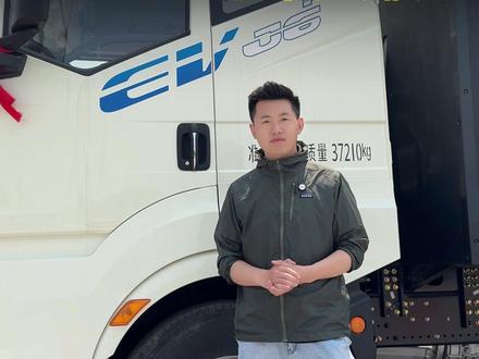 解放纯电动牵引车子母车,煤炭运输全新卷王!#电动重卡 #一汽解放 #货车 #货车司机 #卡车探长