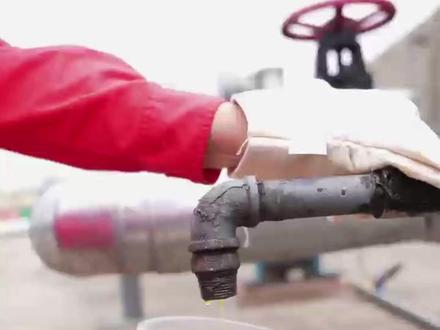 石油都是黑色?来看看这些藏在天然气里的“轻质宝藏” #原油 #凝析油 #科普一下