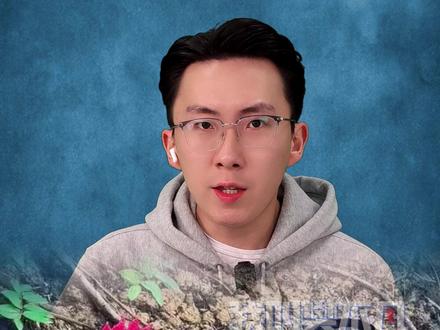 【小樊说热点】 从“半夜鸡叫”到“喇叭扰民”,次渠嘉园小区大公鸡“被害案”,一些你没注意的细节。北京小区大妈养公鸡扰民6年,鸡被虐杀后她拿喇叭喊话再扰民!三重违法没人早管,社区疑似“和稀泥”,主动履职才是解决邻里矛盾的关键。#我叫樊不凡 #噪声扰民 #次渠嘉园小区大公鸡