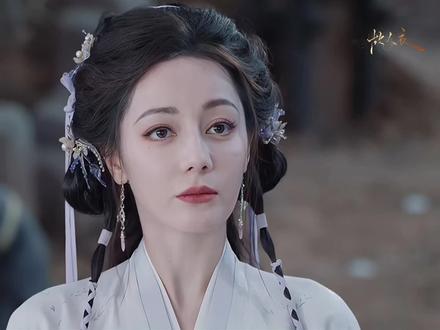 段胥死后,贺思慕成为了凡人,而薛沉英成为了下一任灵主.