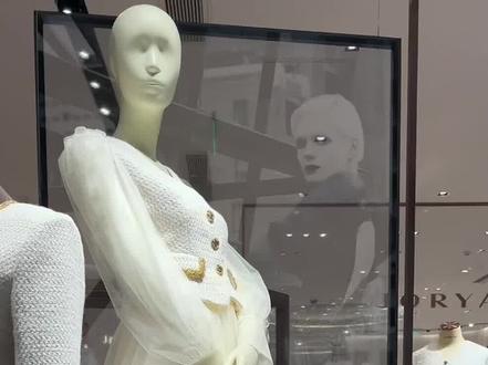 探店卓雅,台湾男人心目当中的女神风,林志玲和奶茶妹妹章泽天以前经常穿卓雅。