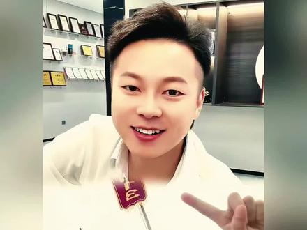 胜仔给太保的婚礼厚礼,藏着网红圈最稀罕的实在:黄金会旧 人心难改#胜仔 #8013 #胜仔团队 #二蛋 #阿根娱乐