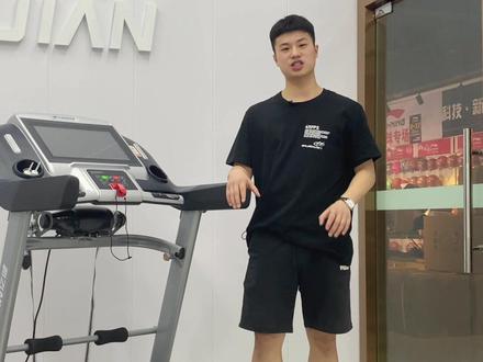 大家选择一款跑步机一定要选择一款半折叠式的跑步机哟!#亿健跑步机 #运动 #健身
