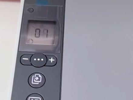 惠普HPM233dw打印机Wi-Fi无线连接教程
以下是惠普M233dw打印机的无线连接教程,适用于苹果手机和安卓手机:一、恢复打印机网络默认设置
1.开机后长按信息键,直到下方三个按键常亮。
2.同时按住上方无线键和取消键5秒后松手,将打印机网络恢复默认状态。二、下载HP Smart应用
· 苹果手机:在App Store中搜索“HP Smart”并下载安装。
· 安卓手机:在应用商店(如华为应用市场、小米应用商店等)中搜索“HP Smart”并下载安装。三、通过HP Smart应用配置无线
1.打开HP Smart应用,点击“允许”-“添加第一台打印机”-“新打印机”-“WiFi”-“继续”-“允许”蓝牙权限,搜索到打印机后点击进入配置无线界面。
2.输入WiFi密码,点击“继续”,按提示按下打印机面板闪烁的“信息键”,提示已连接到WiFi后点击“继续”。
3.打印机更新建议选择“自动”,然后点击“跳过打印页面”。
4.进入HP Smart主页面,显示打印机状态为“准备就绪”,无线配置完成。注意事项:
· 确保打印机和手机连接到同一WiFi网络。
· 若连接过程中遇到问题,可尝试重启打印机和手机,或检查WiFi信号强度。
· 部分机型可能需要更新打印机固件版本,可在HP Smart应用中查看是否有可用更新。#强烈推荐 #上热搜 #手机使用技巧 #科技