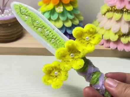 超级可爱又简单的缩小版桃花剑 #扭扭棒 #手工diy #桃花剑