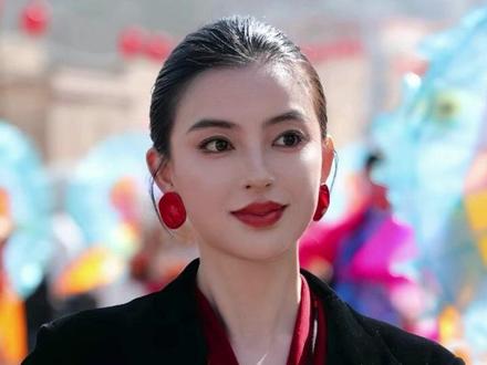 高梦瑶的爆红秘籍! 榆林秧歌指挥官
高梦瑶为什么能爆红?
#高梦瑶 #榆林秧歌表演有多热闹 #米脂 #陕北 #秧歌扭起来